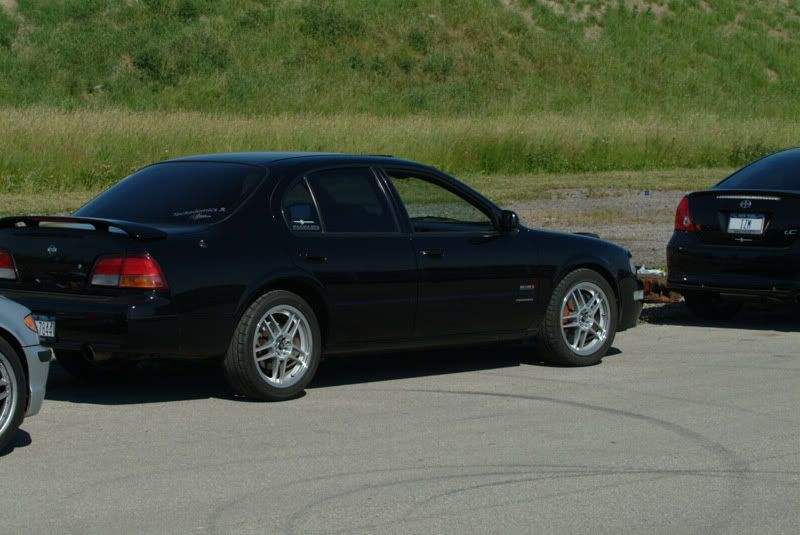 http://i6.photobucket.com/albums/y202/ckilger12/Cars/trackday1.jpg