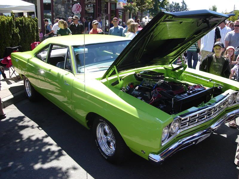 68PlymouthRoadrunner526Hemi4speed2.jpg