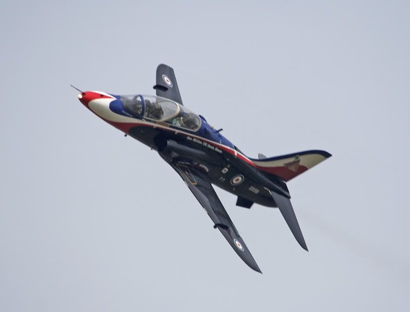 http://i6.photobucket.com/albums/y205/DarrenBe/Leuchars%2029th%20July%202006/hawk_1.jpg