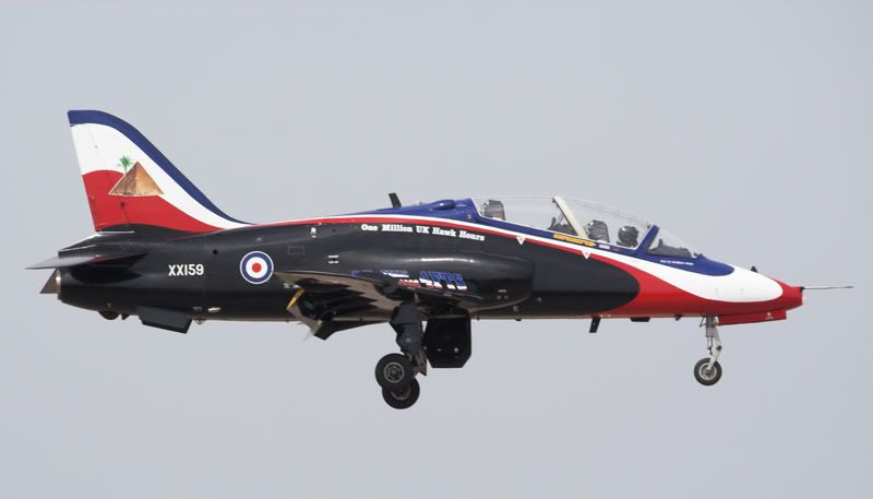 http://i6.photobucket.com/albums/y205/DarrenBe/Leuchars%2029th%20July%202006/hawk_2.jpg