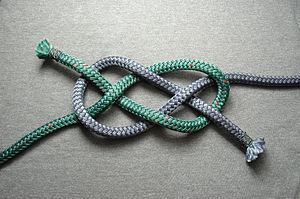 300px-Knife-lanyard-knot-ABOK-787-Carrick-start.jpg