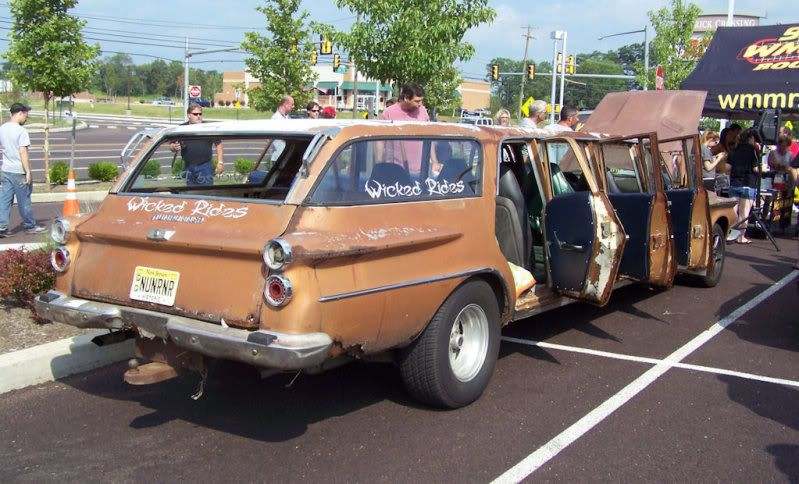 090725-06-1963_Dodge_Dart_330_rear_view.