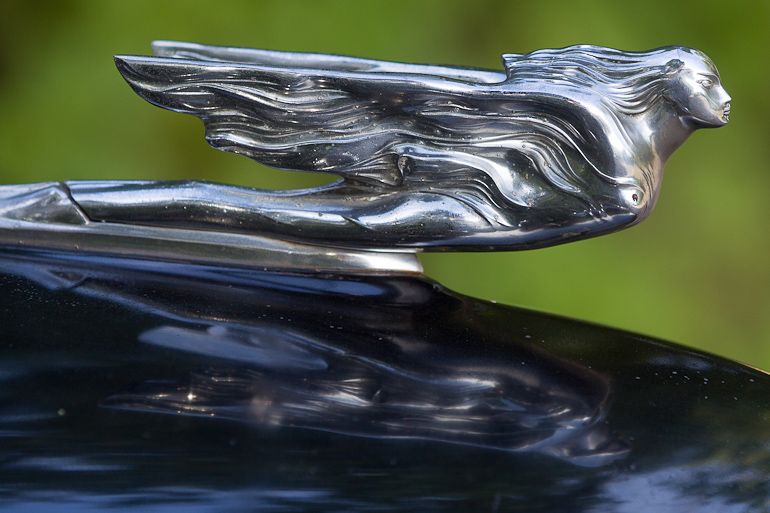 http://i6.photobucket.com/albums/y207/454chevelle/Art%20Deco%20Flying%20Lady%20Hood%20Ornaments/41cadillac_hood_ornament.jpg