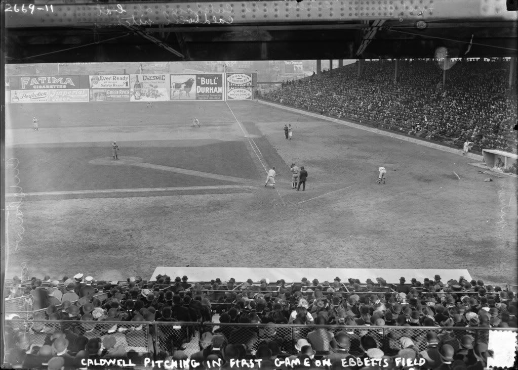 Ray_Caldwell_pitching_in_the_first_.jpg