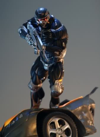 crysis2_nano_edition_alcatraz_figurine_02_sm.jpg