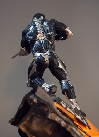 crysis2_nano_edition_alcatraz_figurine_04_sm.jpg