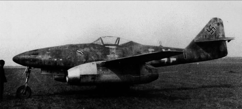 1-Me-262A1a-Schwalbe-9JG7-Y5I-Uffz-Schoppler-WNr-110007-Fassberg-May-8-1945-01_zps5d9afc0b.jpg