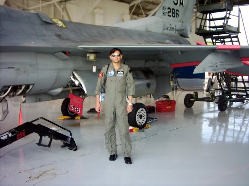 http://i6.photobucket.com/albums/y212/bobcat81/PAF-USAF-F-16.jpg