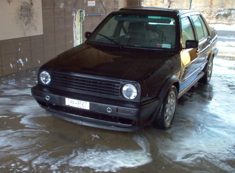 http://i6.photobucket.com/albums/y213/blackedout16vb3/mk2%20vr6%20jetta%20gli/IM000665.jpg