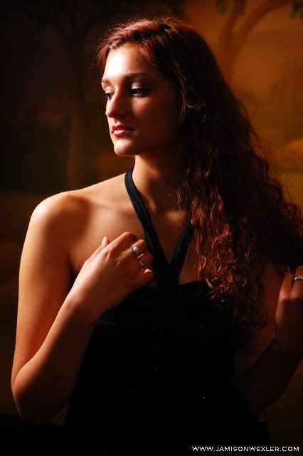 IMAGE: http://i6.photobucket.com/albums/y216/jamiewexler/StefaniShoot095a.jpg