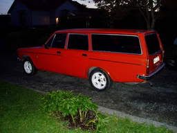 volvo145016.jpg