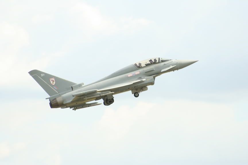 http://i6.photobucket.com/albums/y224/cital/Aircraft/Coningsby/bf5bb0e3.jpg