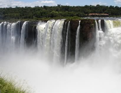 [Image: Iguazu-waterfalls410.jpg]