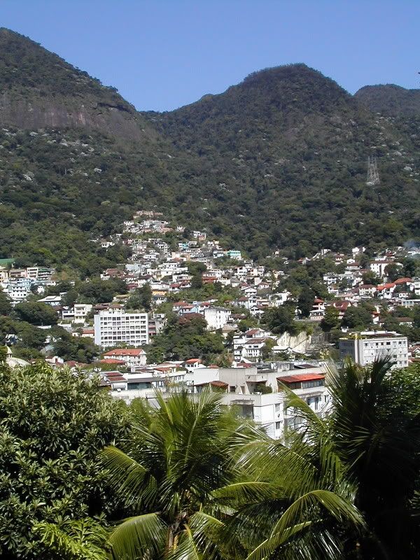 112-favela1.jpg