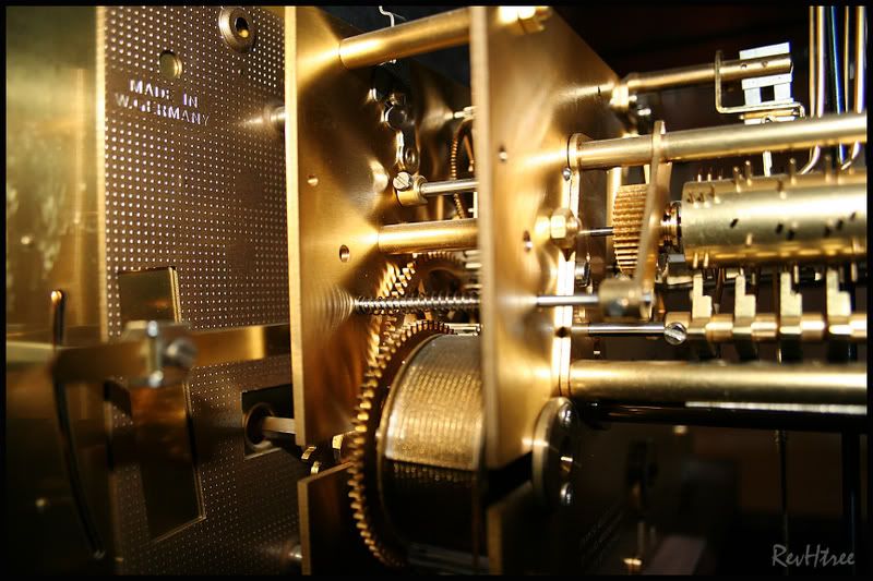 IMAGE: http://i6.photobucket.com/albums/y232/revhtree/abstractclock2.jpg