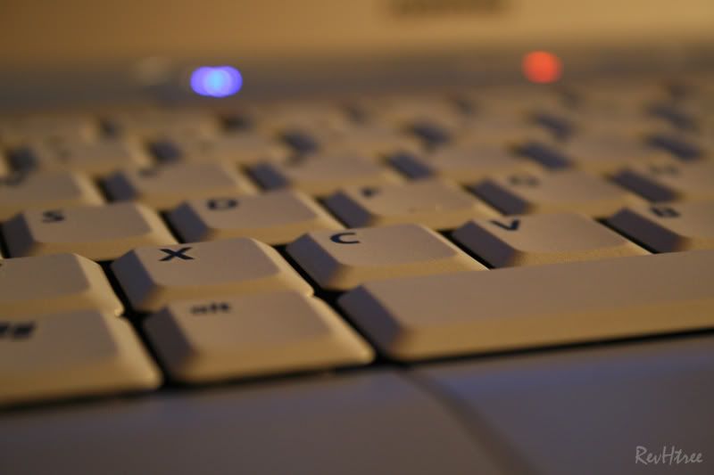 IMAGE: http://i6.photobucket.com/albums/y232/revhtree/laptop2.jpg