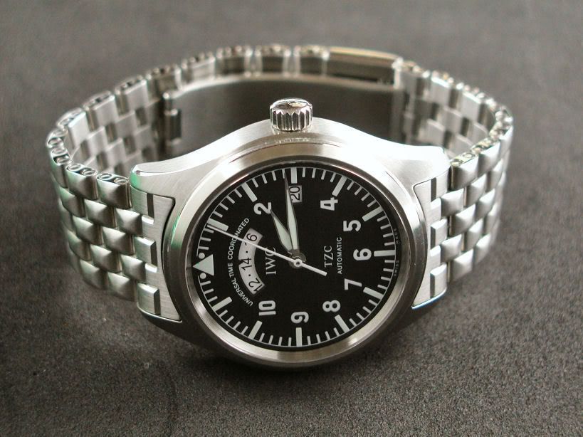 IMAGE: http://i6.photobucket.com/albums/y233/markdoogue/IWC-brclt.jpg