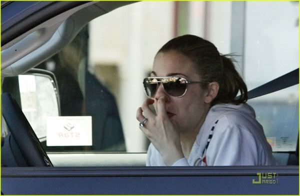 Leann Rimes Picking Her Nose