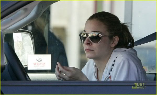 Leann Rimes Picking Her Nose