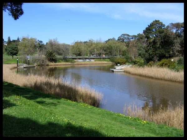 http://i6.photobucket.com/albums/y243/lil_purrrple/ByTheYarra2.jpg