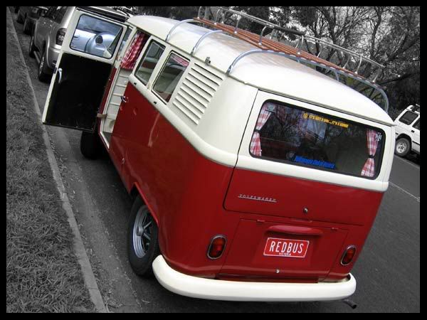 http://i6.photobucket.com/albums/y243/lil_purrrple/RedBus1.jpg