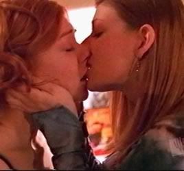 willow-tara-firstkiss3.jpg