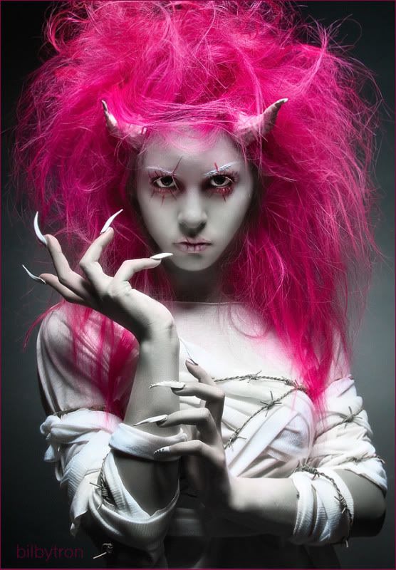 http://i6.photobucket.com/albums/y248/psycho_la_femme/model%20mayhem/oni1.jpg