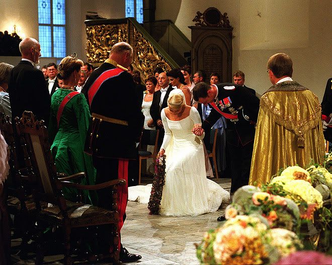 mettemaritcurtsies0001.jpg Princess Mette Marit Curtsies 1 image by fellrunner