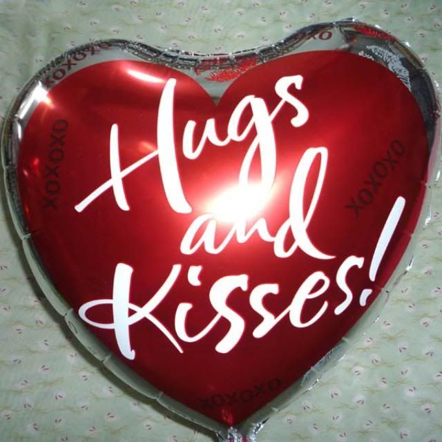 hugs_and_kisses_balloon-3250.jpg