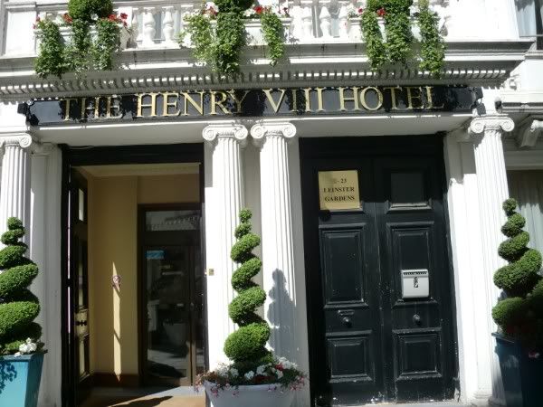 Henry VIII hotel London photo HenryVIIIhotel1.jpg
